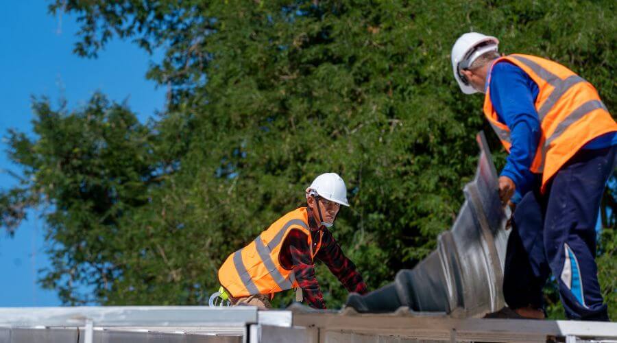 Professional gutter cleaning in Waukesha, WI